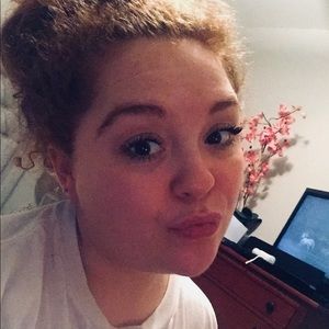 Meet your Posher, Alicia